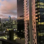 Southbank Apartment With Skyline View: 5-Min Walk To Crown Casino