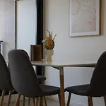 Lovely 1 Bedroom Apt + Free Parking