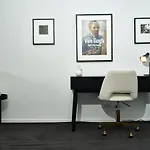 Chic Urban Loft In Prime Location