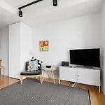 Live The Seaside Lifestyle In Modern St Kilda Gem