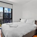 Sky Way On 10Th - A Sleek Balcony Pad With Parking