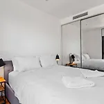 Sky Way On 10Th - A Sleek Balcony Pad With Parking