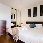 Southside St Kilda Seclusion With Balcony And Parking