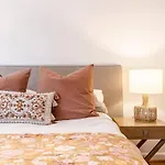 Coolullah Catch - Enjoy Mid-Century Urban Living