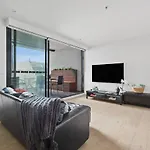 Heart Of Richmond Hideaway With Spacious Balcony