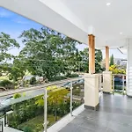 Spacious Luxury Hampton Home - Park Front