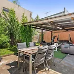 Walk To The Mcg - Renovated House With Back Yard