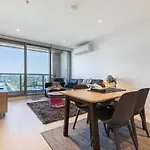 Flemington Filly - Bright Abode With Sweeping Views
