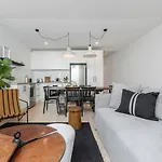Sun-Soaked Luxury Terrace Minutes From The Mcg