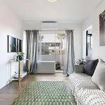 Sage Haven - Laidback St Kilda Beach Living