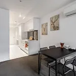 Little Collins Comfort - Cbd Stay In Free Tram Zone