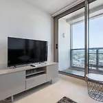 Flemington Filly - Bright Abode With Sweeping Views