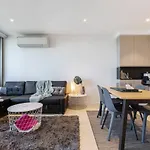 Flemington Filly - Bright Abode With Sweeping Views