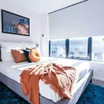 Lux 3Br Bourke St Sub-Penthouse: Amazing Terrace