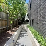 Glen Iris Gem - Modern Apartment With Car Park