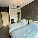 City Unique Waterfront Townhouse