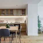 Posh Perch On Collins - A Cosy Couple\'S Haven