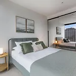 Posh Perch On Collins - A Cosy Couple\'S Haven