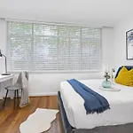 South Yarra Sleek: Urban Pad