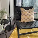 Stunning City Skyline Apartment - Beautiful Design
