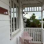 Rodonia - Cottage In Kew