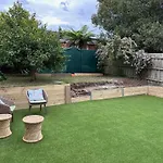 Rodonia - Cottage In Kew