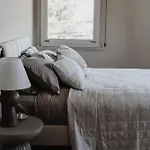 Boutique Stylish 3 Bedroom Family Home In Melbourne With Parking