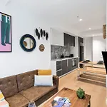 A Lovely Apt Right Next To Southern Cross Station