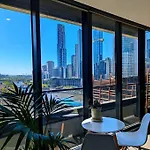 Breathtaking Views Of Yarra River And City Skyline With Free Parking Gym Access