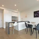 1 Brm 1 Bath, South Melbourne, Spacious, Balcony