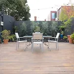 Richmond Delights - 4 Bedrooms And A Big Backyard