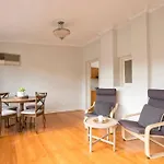 Richmond Delights - 4 Bedrooms And A Big Backyard