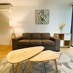 2Br 1 Bath, Dockland, Marvel Stadium, Spacious