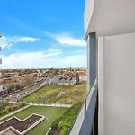 Cool And Contemporary On The City Edge