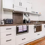 Elwood Manor - A Restored Art-Deco Gem