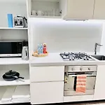 Melbourne Cbd Empire Apartment