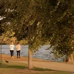Mac Middle Park By Melbourne Apartment Collection