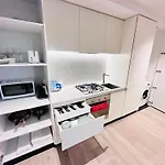 Melbourne Cbd Empire Apartment
