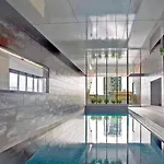 City Escape - 2 Mins From Southern Cross