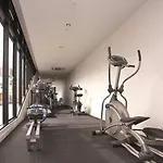 City Escape - 2 Mins From Southern Cross