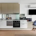 The Spencer Suite - Cityscape Panorama With Pool
