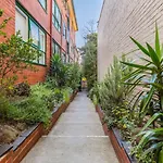 \'Cedar Loft\' Contemporary Comfort In Leafy St Kilda