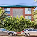 \'Cedar Loft\' Contemporary Comfort In Leafy St Kilda