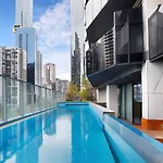 A Cozy Apt With City Views Near Crown Casino