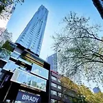 A Chic 2Br Apt Near Melbourne Cbd W Free Parking