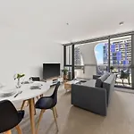 A Cozy 2Br Apt Next To Queen Victoria Market & Melbourne Central With City Views