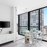 A 2Br Apt Next To Melbourne Central Free Parking