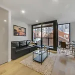 A Comfy 2Br Apt 5-Min Walk To Melbourne Central