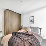 Comfy 2Br Apt Near Southern Cross With City Views
