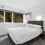 Stunning 1-Bed Ground Floor Unit With Front Yard